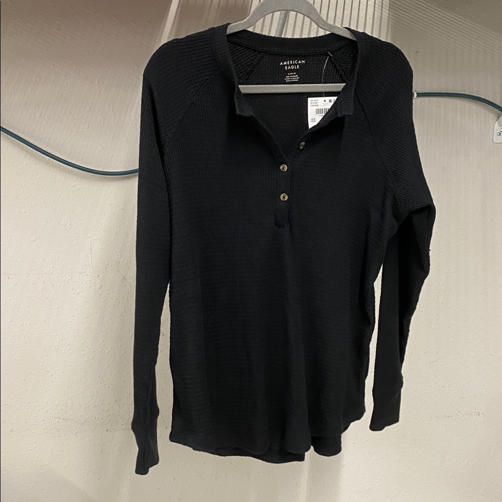 American Eagle Outfitters Black Long Sleeve Buttoned Waffle Tee - M